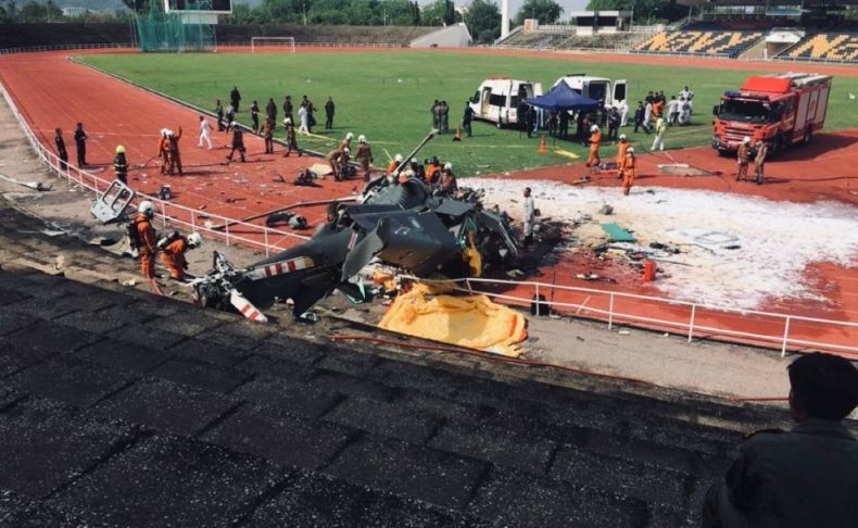 Penampakan Heli AL Malaysia yang Bertabrakan di Udara saat Latihan Parade, Hancur Tak Berbentuk
