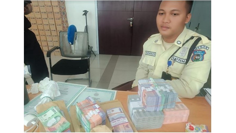 Sekuriti Jujur Temukan Tas Penumpang di Stasiun KA Bandara Medan, Isinya Uang Rp24,5 Juta
