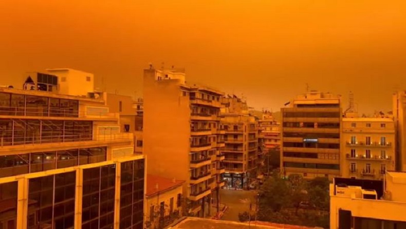 Ngeri, Langit Yunani Berwarna Oranye Kemerahan