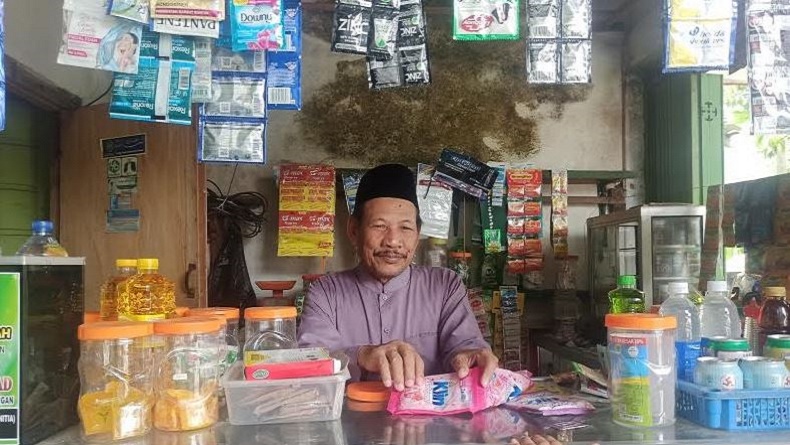 Toko Kelontong dan Impian Besar Ali Pergi ke Tanah Suci