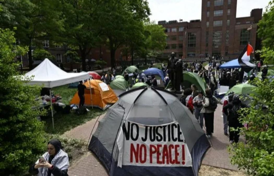 Ratusan Orang Gelar Aksi Dukung Palestina di Kampus Universitas George Washington AS