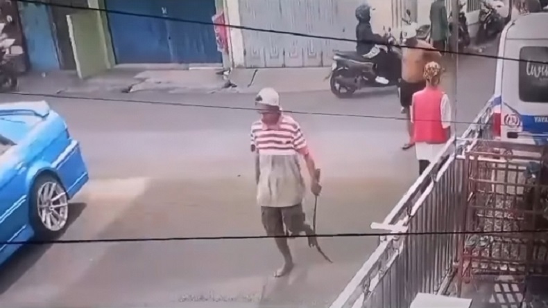 Beli Bubur, Bukannya Bayar Pria di Jatinegara Ini Malah Hancurkan Gerobak Penjual