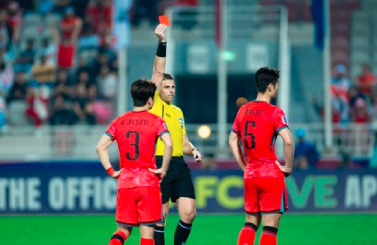 Wasit Shaun Evans Banjir Pujian usai Pimpin Indonesia vs Korsel dengan Adil