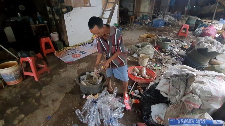 Cerita Jaelani Tetap Kerja Keras Nafkahi Keluarga di Tengah Keterbatasa Fisik