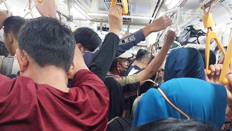 KRL Tujuan Tanah Abang Gangguan Sinyal, Tertahan Lama di Stasiun Sudimara