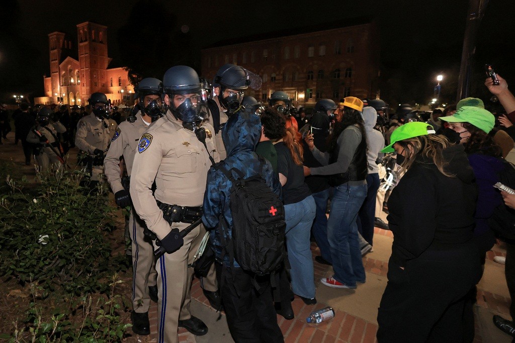 Massa Pro Israel Serang Kamp Pendukung Palestina di LA, 300 Pendemo Pro Gaza Ditangkap di New York