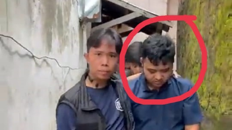 Tampang Pembunuh Perempuan dalam Koper, Tertunduk Lesu Digiring Polisi