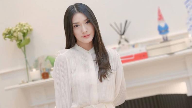 Profil dan Biodata Anissa Aziza, Istri Raditya Dika yang Tidak Dikenali Vior
