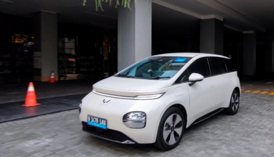 Jajal Fitur Mobil Listrik Cloud EV, Intip Desain Kabinnya