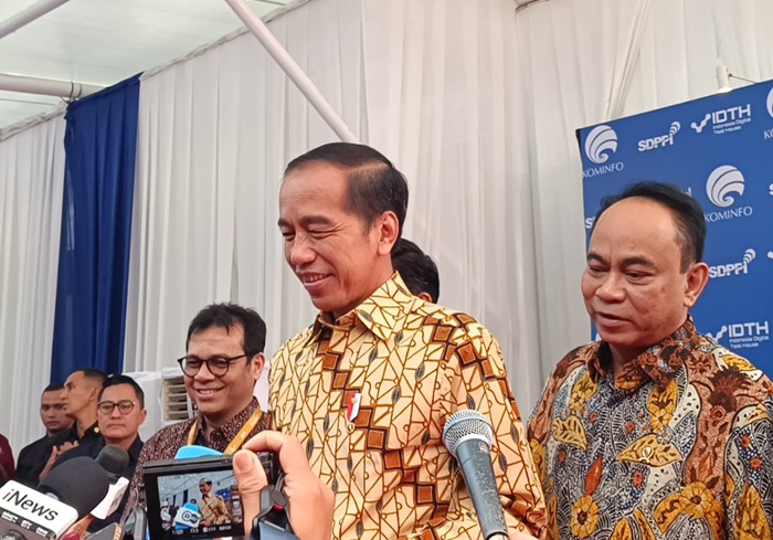 Jokowi Bicara soal Penutupan Pabrik Sepatu Bata, Duga Hal Ini jadi Penyebab