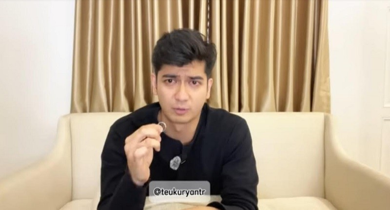Bercerai dengan Ria Ricis, Teuku Ryan Menangis Lepas Cincin Kawin: Bu Icis Saya Ikhlas Melepasmu