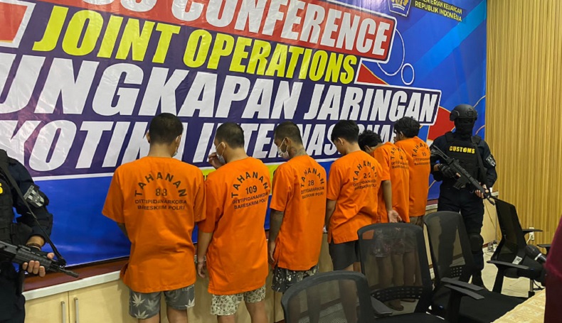 Polri Buru WNA Iran, Otak Sindikat Penyelundupan 20.272 Pil Ekstasi ke Indonesia