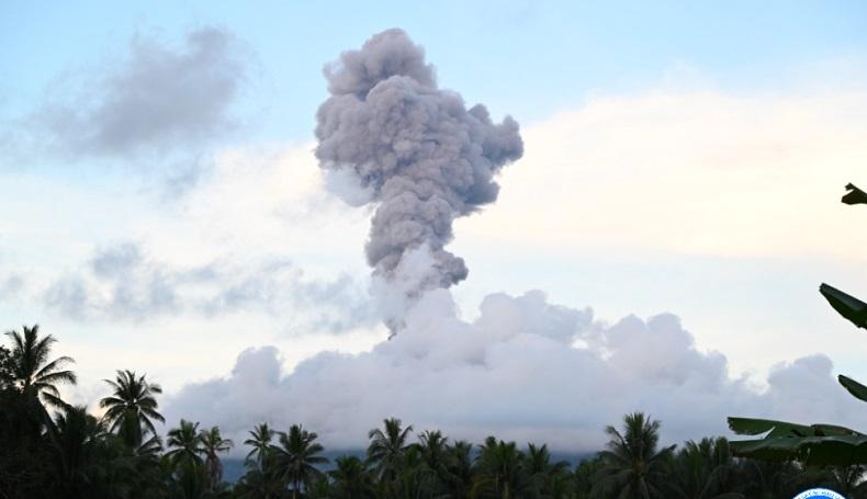 Gunung Ibu Kembali Erupsi, Tinggi Letusan 1.500 Meter