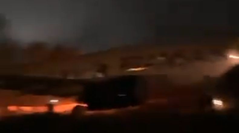 Horor, Pesawat Boeing 737-300 Bawa 78 Penumpang Tergelincir dan Terbakar