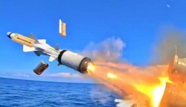 TNI AL Tembakkan Rudal Khusus di Perairan Bali, Sasaran Berhasil Ditenggelamkan