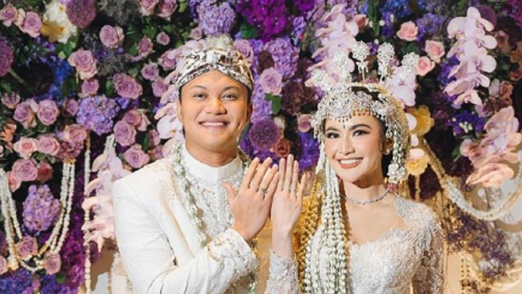Resmi Nikah, Intip Potret Rizky Febian dan Mahalini dalam Balutan Baju Pengantin Khas Sunda