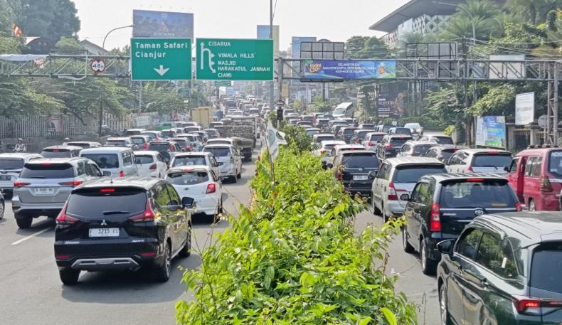 Libur Panjang, Polisi Berlakukan One Way ke Arah Puncak Bogor