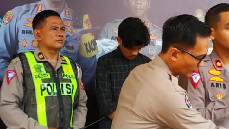 Penampakan Pengemudi Mobil Kabur Usai Tabrak Tukang Sampah, Tertunduk Lesu di Polresta Malang