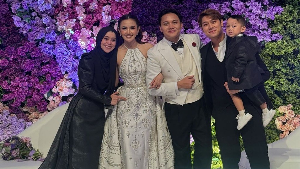 Momen Kocak Rizky Billar Tulis Pesan Unik di Pernikahan Rizky Febian dan Mahalini Jadi Sorotan Netizen!