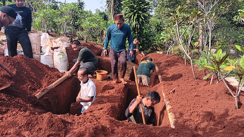 Kecelakaan Bus SMK Lingga Kencana, 6 Makam Disiapkan di TPUI Parung Bingung Depok