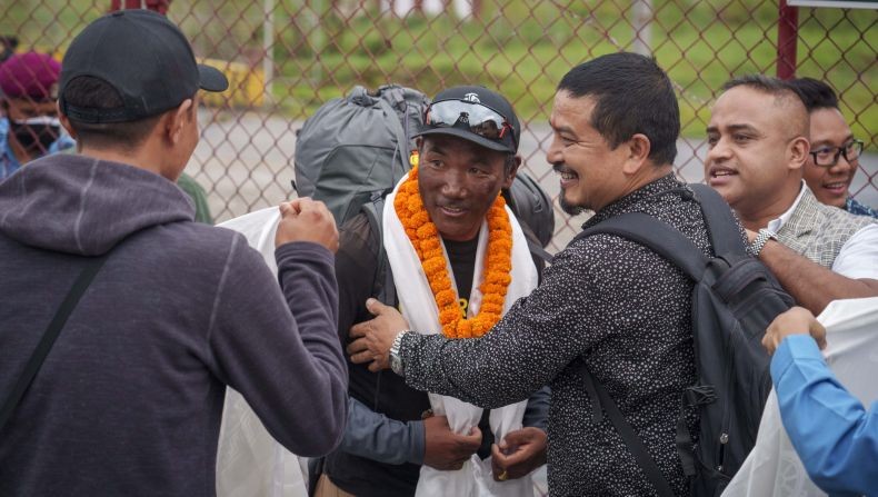 Rekor, Kami Rita Taklukkan Puncak Gunung Everest 29 Kali