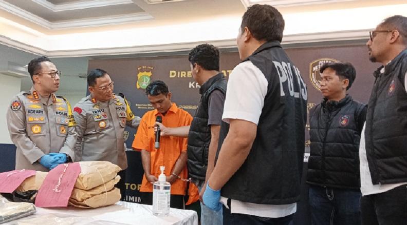 Tersangka Pembunuhan Bos Warung Madura di Pamulang Acungkan Jempol usai Korban Dieksekusi