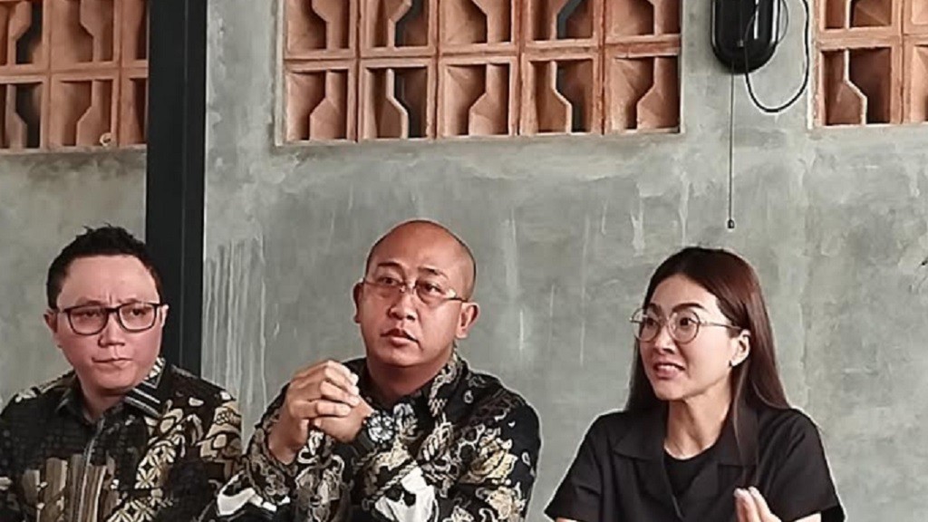 Ditanya soal Rumah Tangga, Sarwendah Malah Pergi: Mau Jemput Anak!