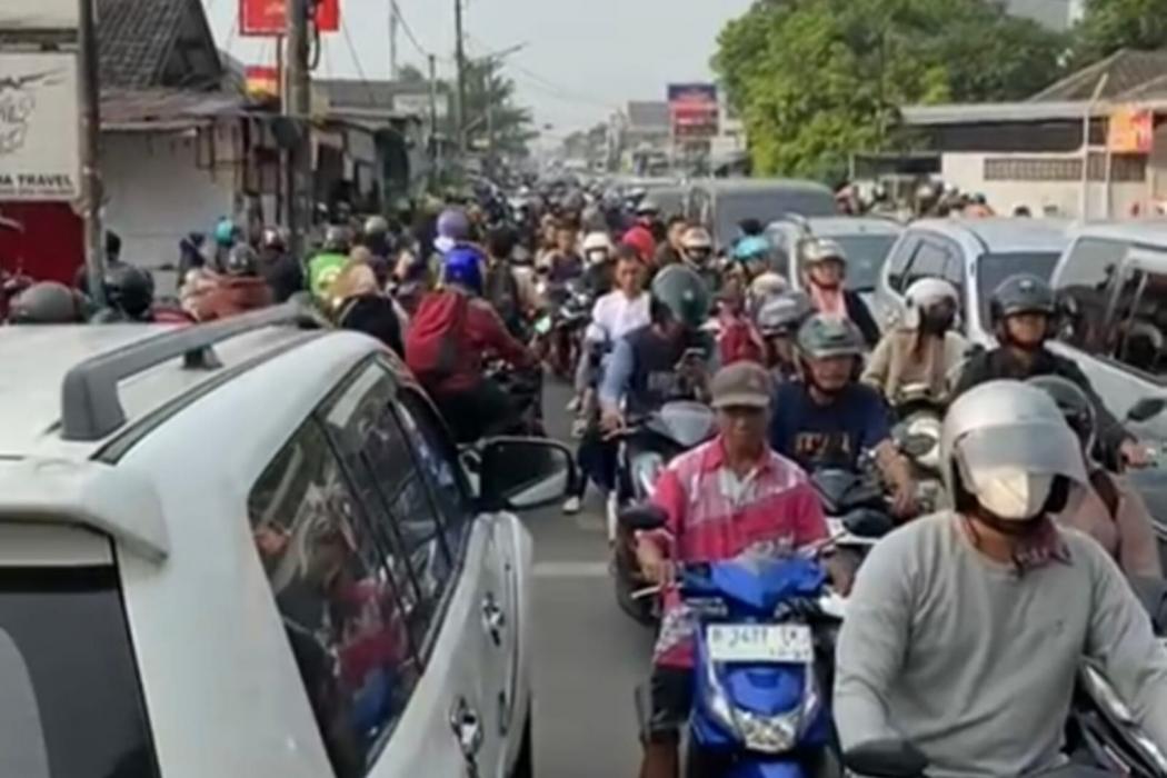 Ada Perbaikan, Jalan Benda Raya Tangsel Macet Parah Nyaris Tak Bergerak