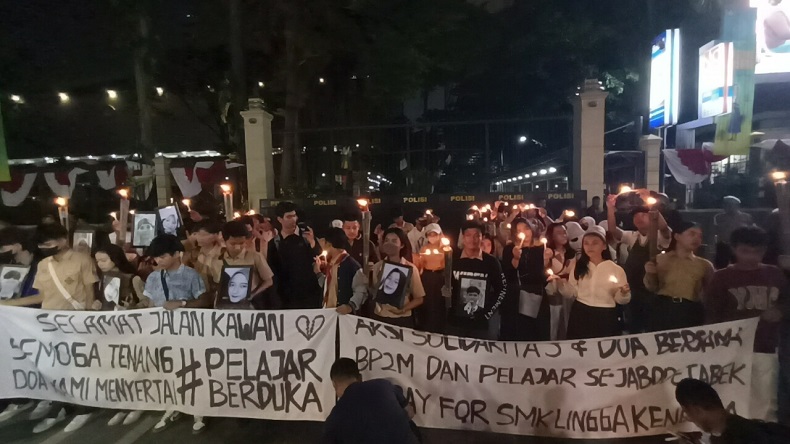 Pelajar Se-Jabodetabek Doa Bersama untuk Korban Kecelakaan Bus SMK Lingga Kencana di Kemendikbud
