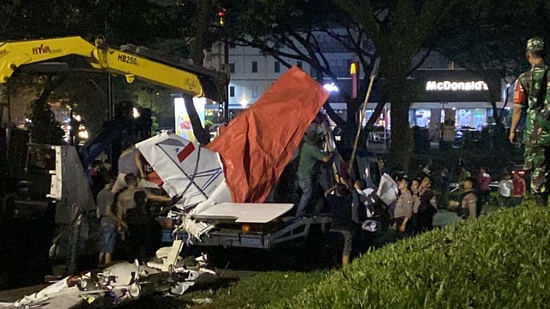 KNKT Bawa Puing Pesawat Jatuh di BSD ke Lapangan Terbang Pondok Cabe