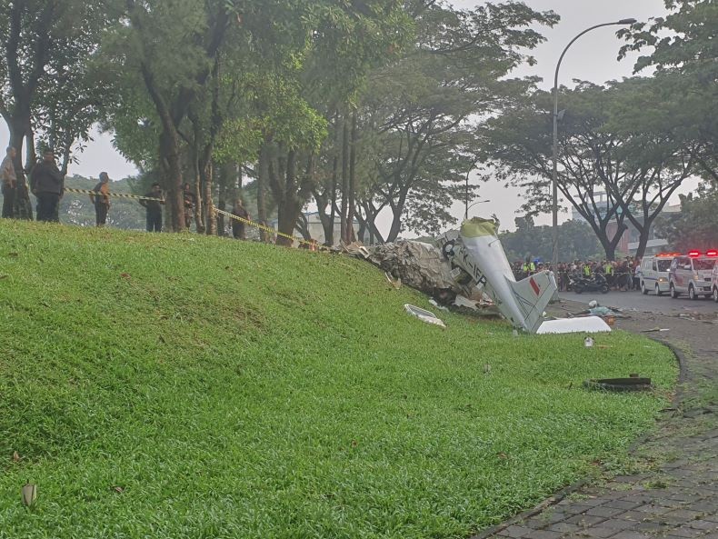 Pesawat Latih Jatuh di BSD Tangsel, 3 Orang Tewas