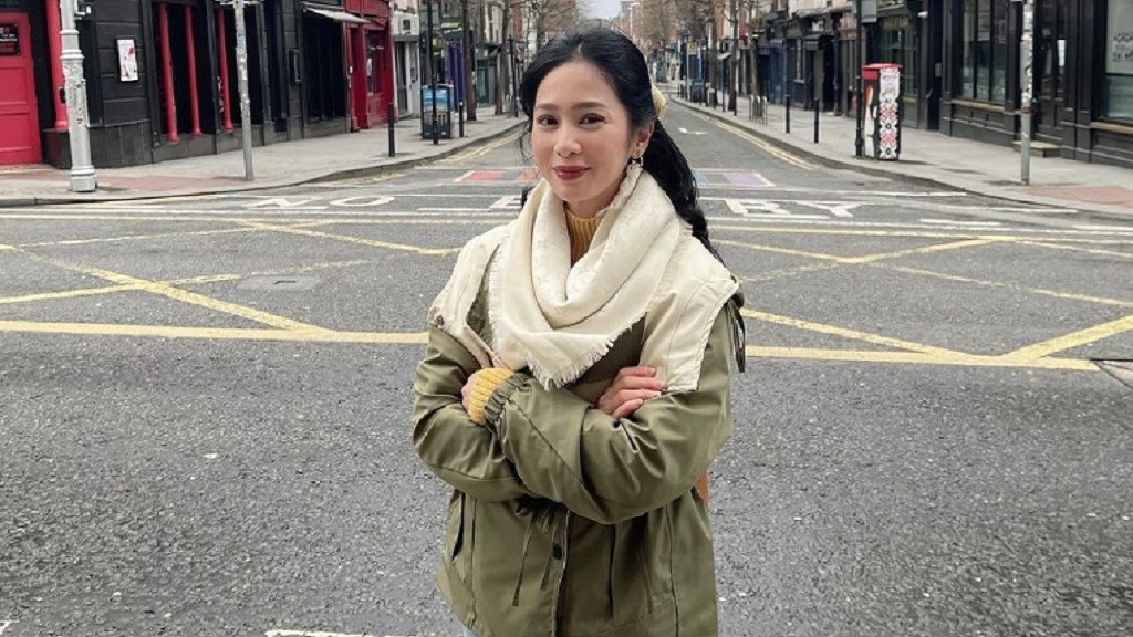 Terbongkar! Bunga Zainal Belajar Bahasa Jawa demi Peran Baru di Series Kartu Keluarga Vision+