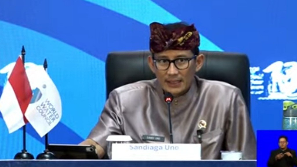 Sandiaga Uno Beri Hadiah Patung Banteng untuk Puan Maharani: Dibuat Pengrajin Lokal