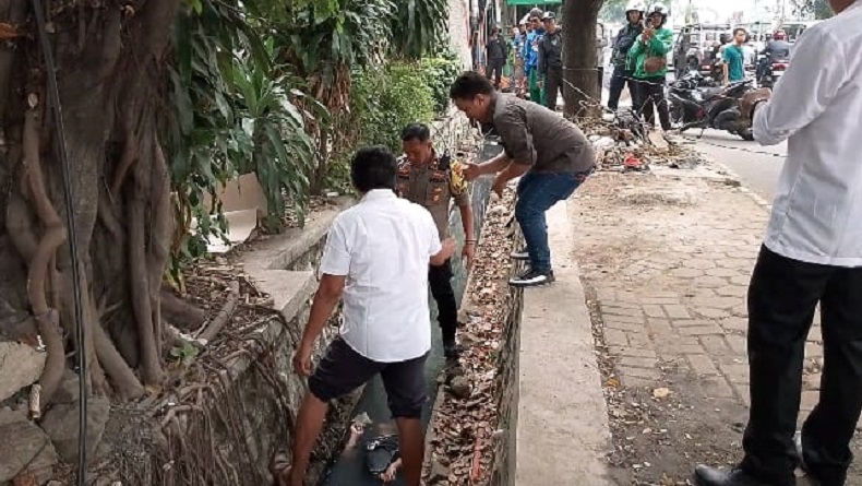 Heboh, Mayat Perempuan Diduga Hamil Ditemukan di Selokan Bekasi