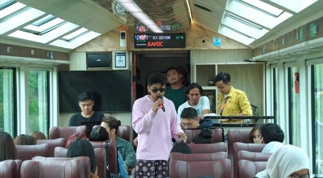 Alvin Jo, Mark Natama hingga Novia Bachmid Hibur Penumpang Kereta dalam Travel with Stars