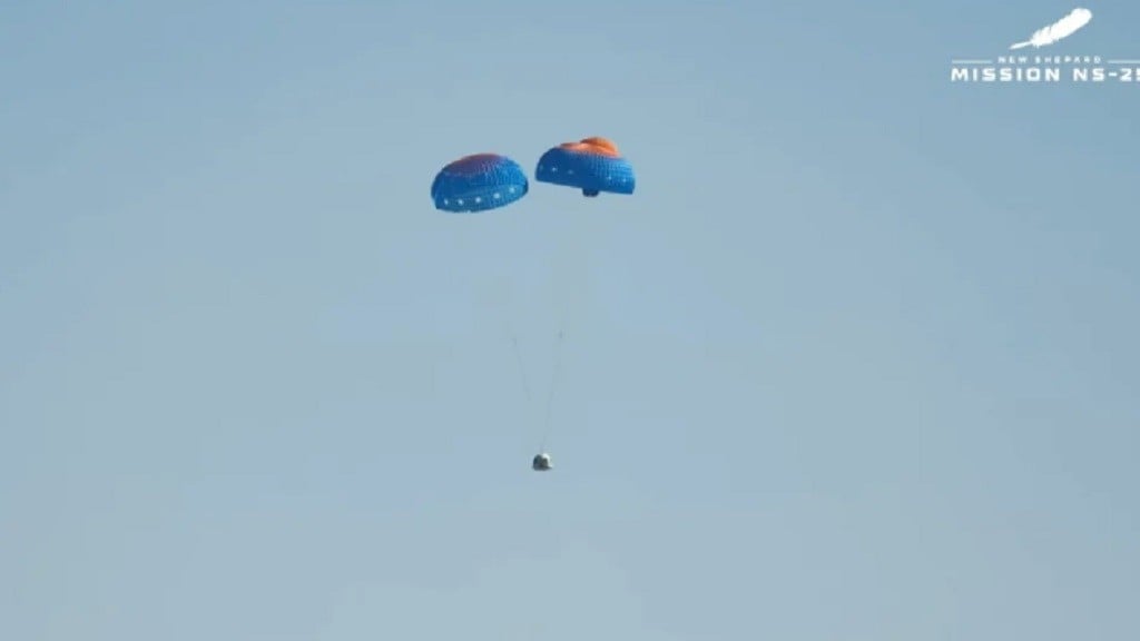 Lama Hiatus, Blue Origin Sukses Kirim Turis ke Luar Angkasa