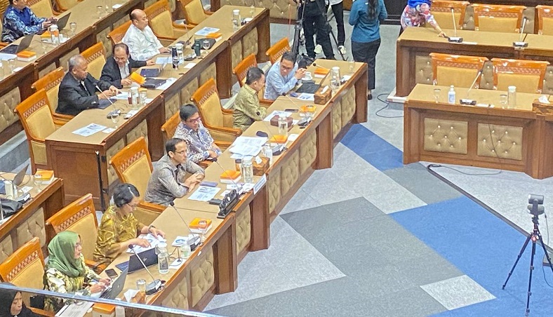 Nadiem Janji Evaluasi PTN yang Naikkan UKT Tak Masuk Akal