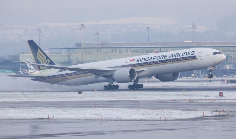 Pesawat Boeing 777-300 Singapore Airlines Mendarat Darurat di Bangkok, 1 Penumpang Tewas