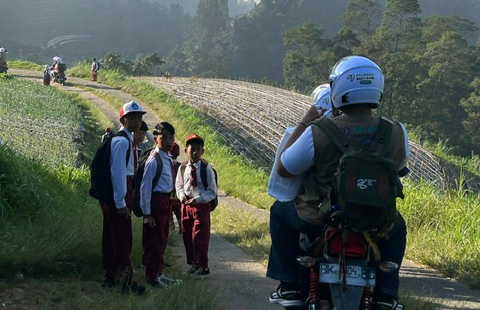 Relawan Bakti BUMN PNM, Tumbuhkan Asa di Desa Nepal Van Java