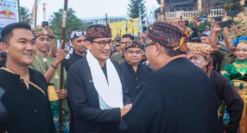 Hadiri Hari Nelayan Palabuhan Ratu Ke-64, Menparekraf Berharap Ekonomi Kreatif Sukabumi Tumbuh