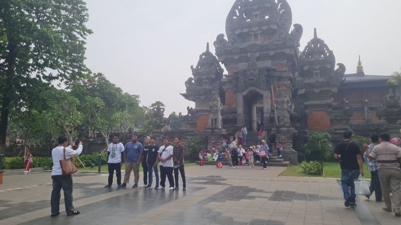 Ada Diskon Tiket Kereta Gantung, TMII Dipadati Lebih dari 11.000 Pengunjung