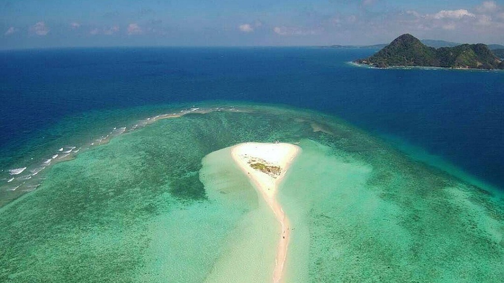 Pulau di Gresik Harus Dikunjungi Sekali Seumur Hidup, Dasar Lautnya Cantik seperti Akuarium Raksasa