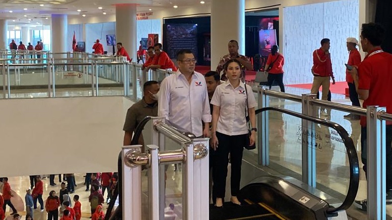 Hary Tanoesoedibjo dan Angela Tanoesoedibjo Hadiri Rakernas V PDIP