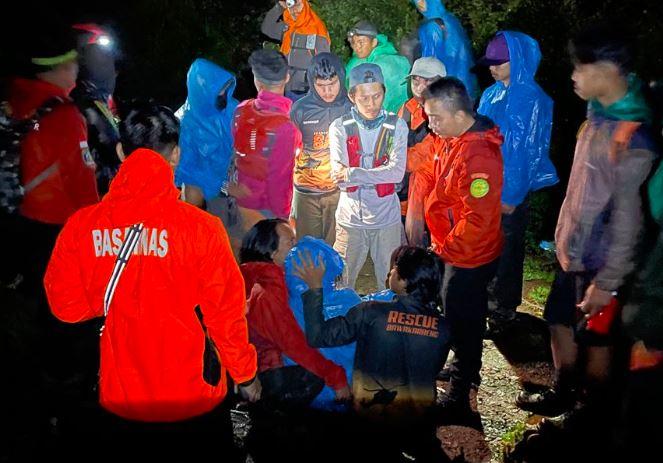Cedera, Pendaki Perempuan Dievakuasi dari Pos 9 Gunung Bawakaraeng Gowa
