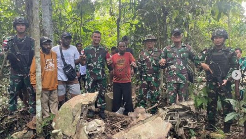 Sejarah 82 Tahun Terungkap, Satgas TNI Temukan Bangkai Pesawat Jatuh di Hutan Keramat RI-PNG