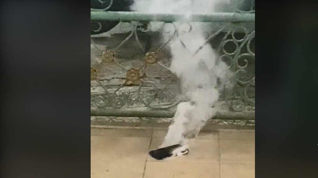 Viral Video Smartphone Mengeluarkan Asap Tebal, Diduga karena Overheat