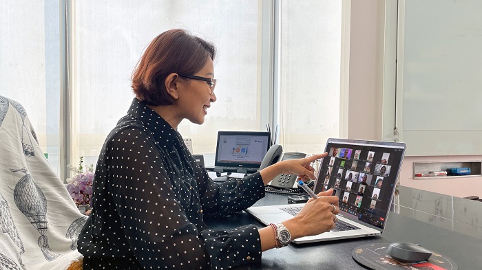 Direktur Utama MNC Life Edukasi Literasi Keuangan di Universitas Bina Mandiri Gorontalo dan UNIKA Santo Thomas