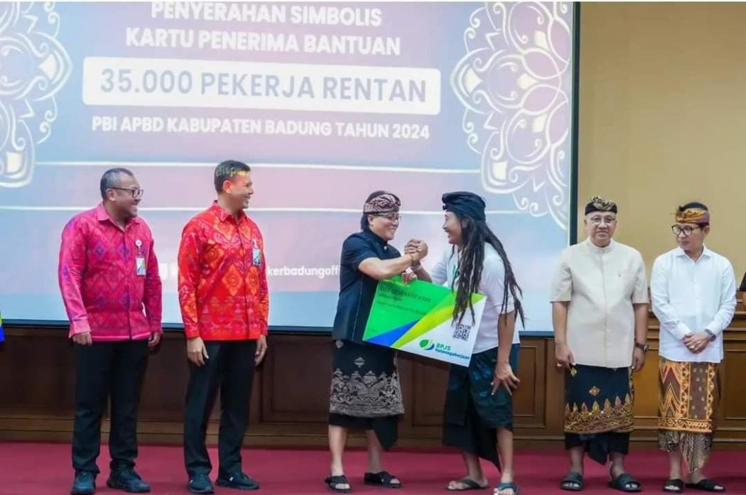 Raih Penghargaan, Bupati Badung Berkomitmen Cover BPJS Ketenagakerjaan Pekerja