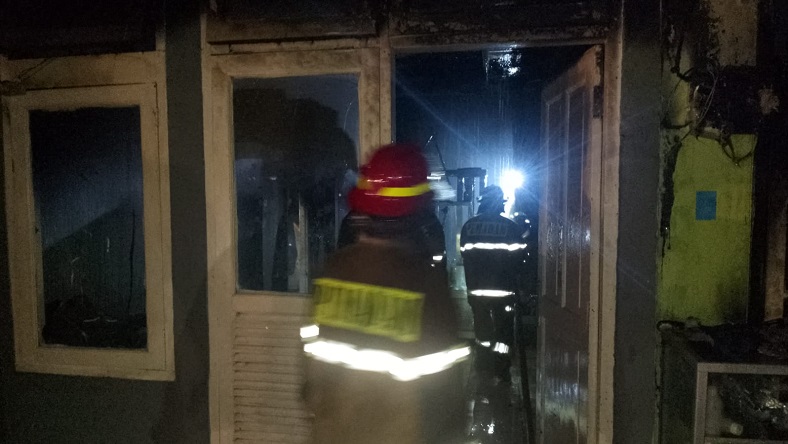 Kebakaran Hanguskan Rumah di Depok akibat Korsleting, Kerugian Ditaksir Rp300 Juta