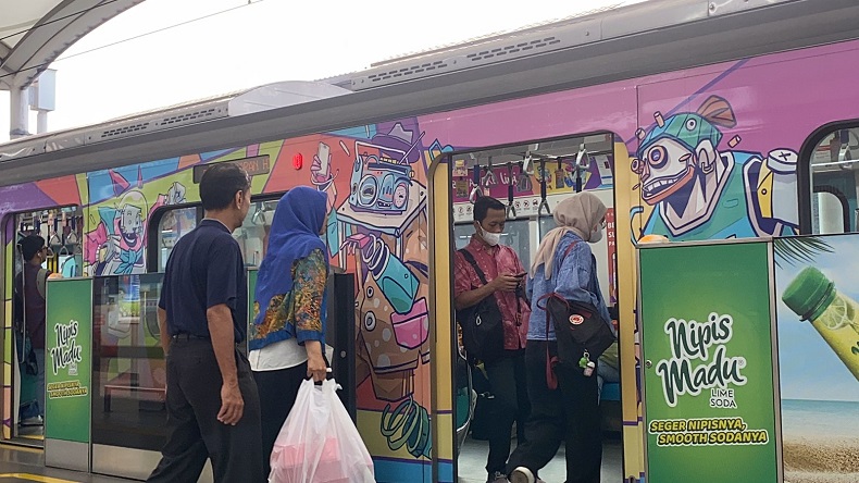 Beroperasi Normal, MRT Jakarta Kembali Dipadati Penumpang